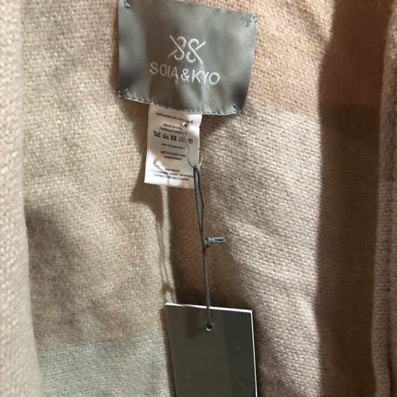 Soia & Kyo Scarfigan Wrap New NWT one size - Picture 6 of 8
